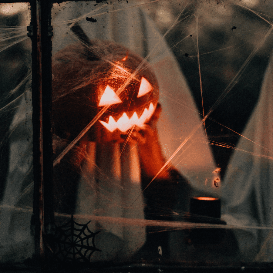 11 Horribly Spellbinding Halloween Decorations